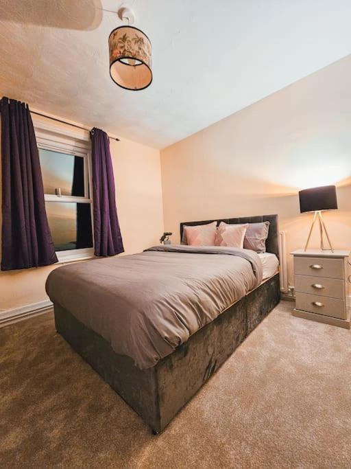 Spacious House In Ipswich Extérieur photo